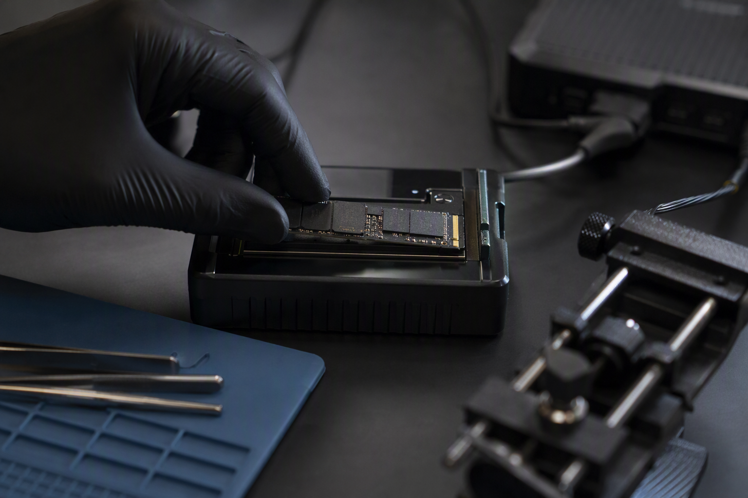 Close-up SSD disk imaging for cloud penetration testing evidence